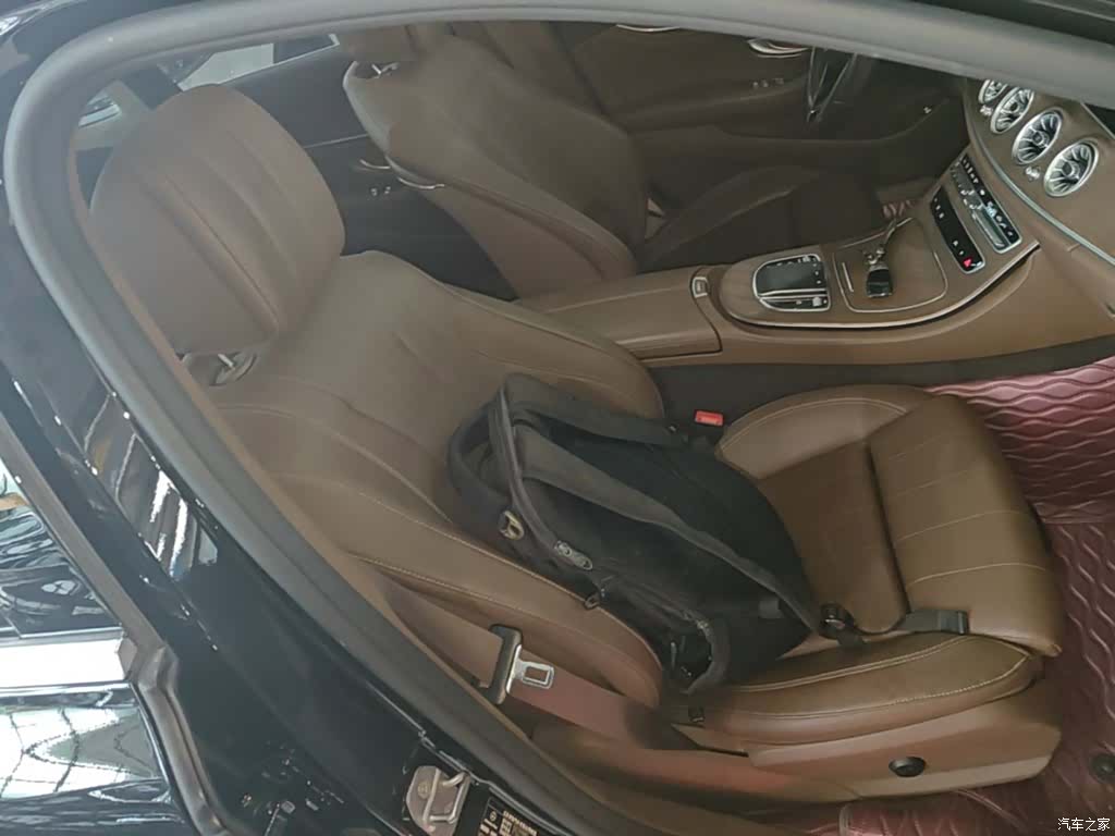Mercedes-Benz E-Class, 2022 25