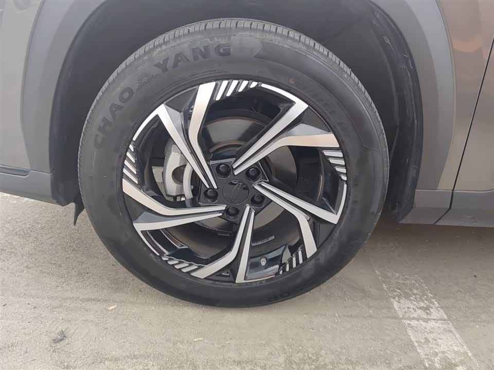 Geely Atlas