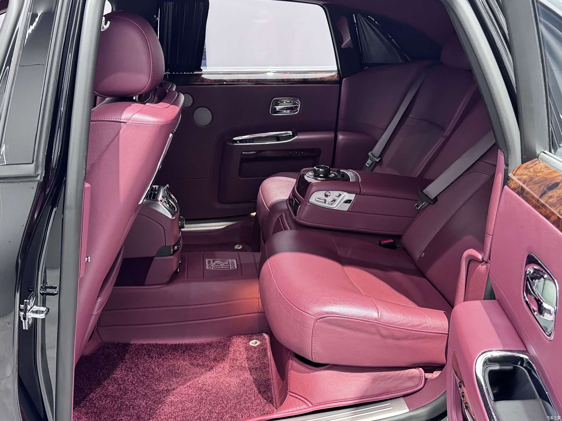 Rolls-Royce Ghost, 2014 25