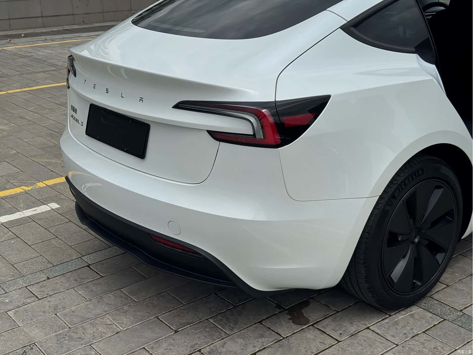 Tesla Model 3, 2025 8