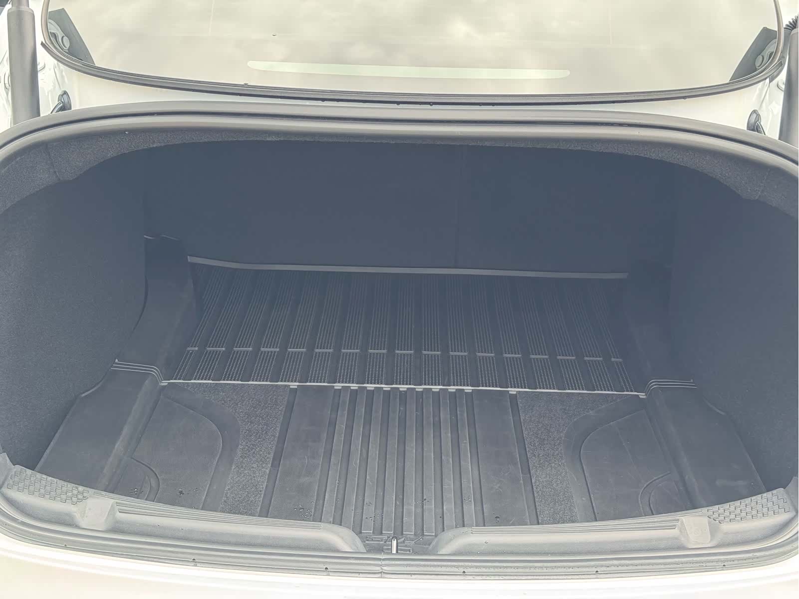 Tesla Model 3, 2025 6