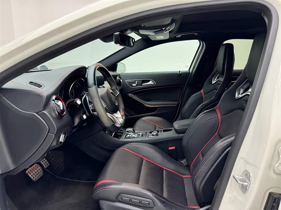 Mercedes-Benz GLA AMG Mercedes-Benz GLA AMG