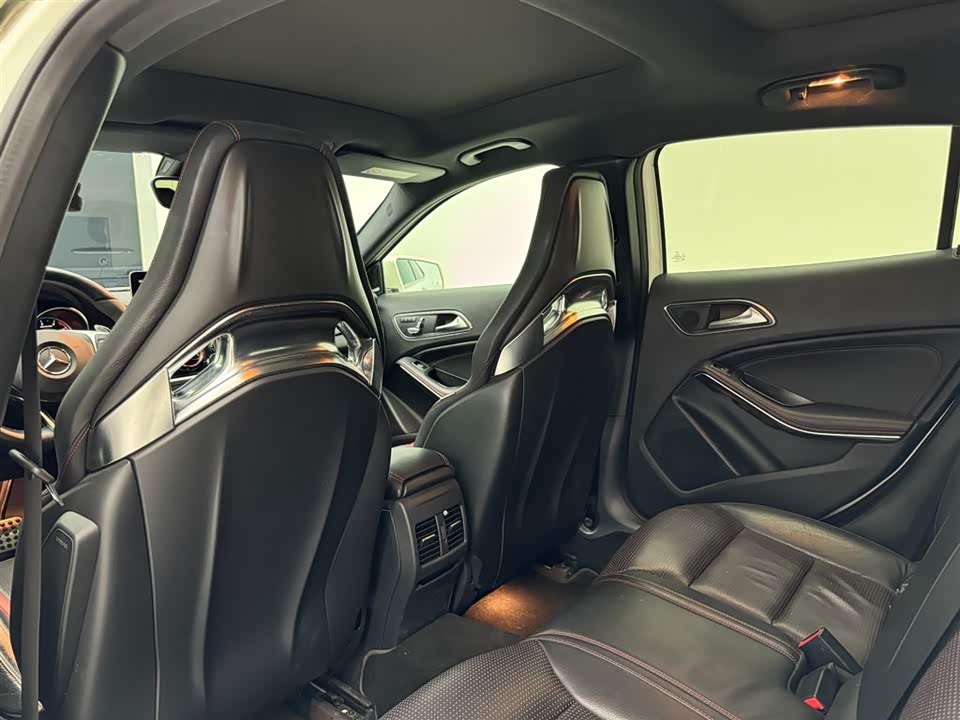 Mercedes-Benz GLA AMG Mercedes-Benz GLA AMG