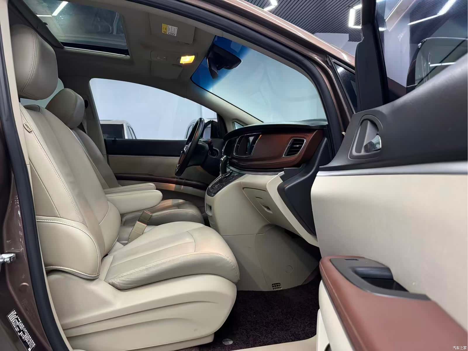 Buick GL8, 2020 8