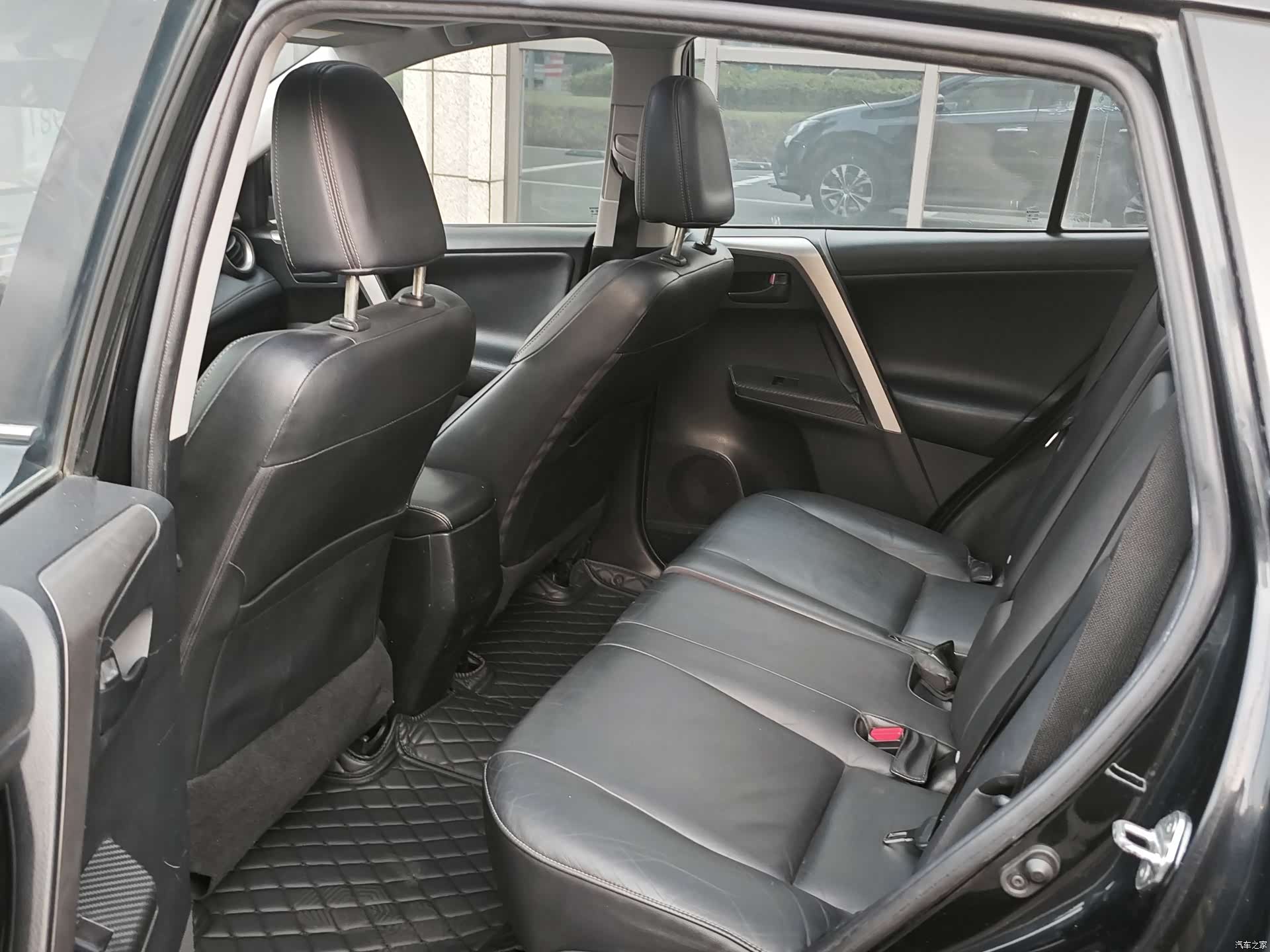 Toyota RAV4, 2015 все фото