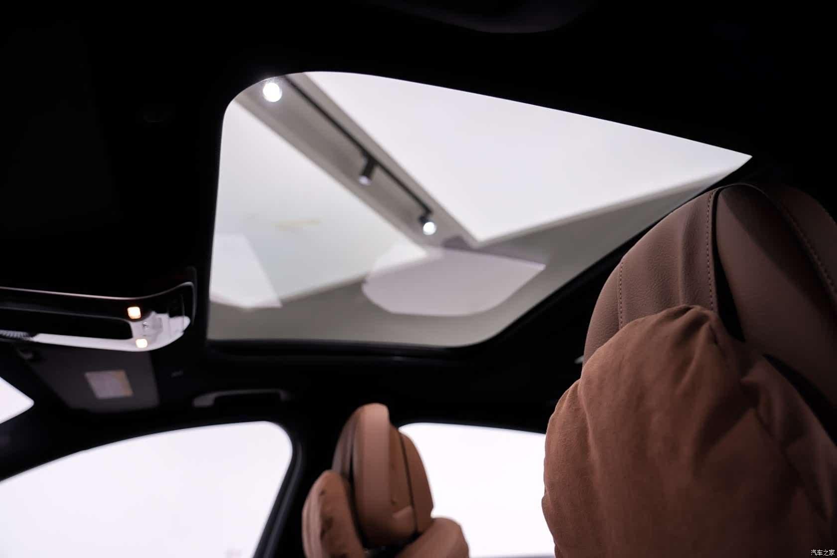 Mercedes-Benz E-Class, 2025 18
