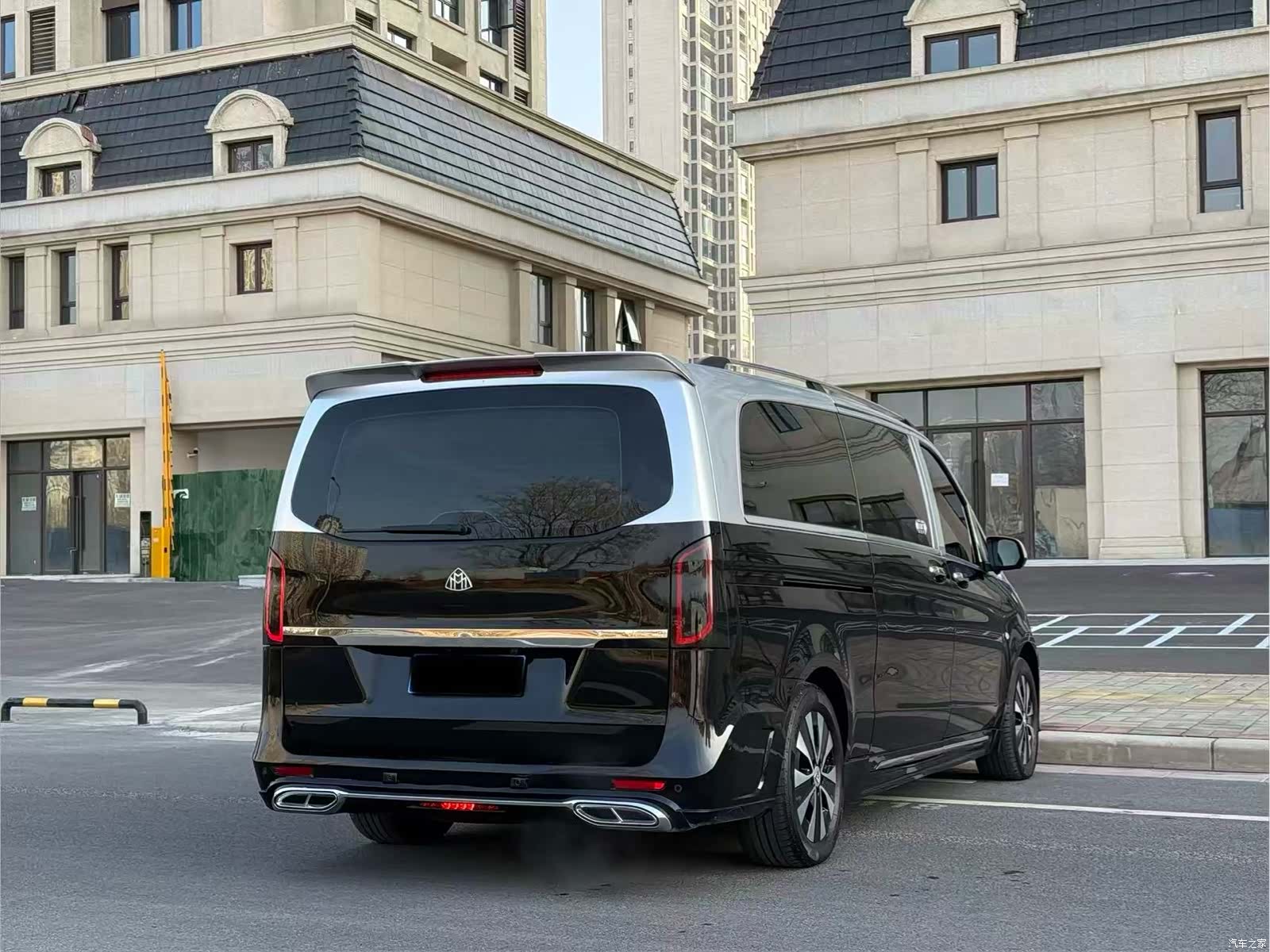 Mercedes-Benz 7, 2022 18