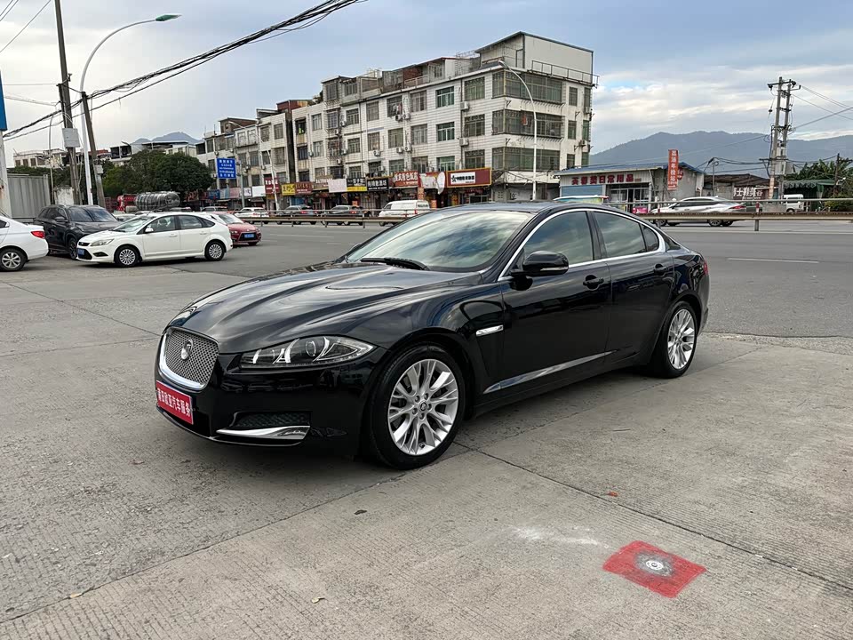Jaguar XF