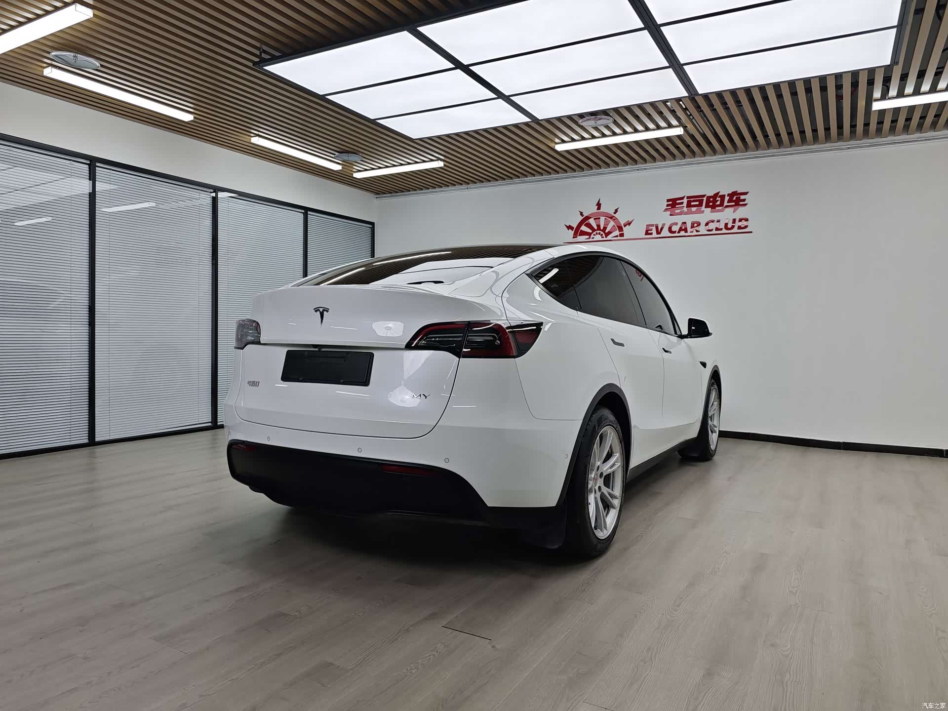 Tesla Model Y, 2022 4