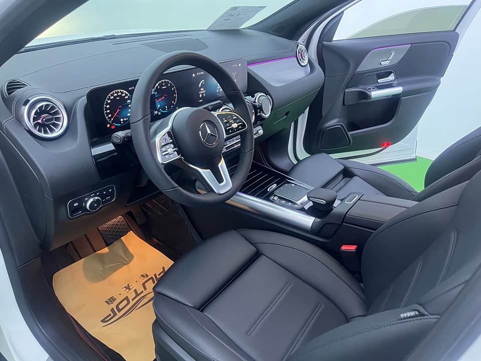 Mercedes-Benz GLA Mercedes-Benz GLA