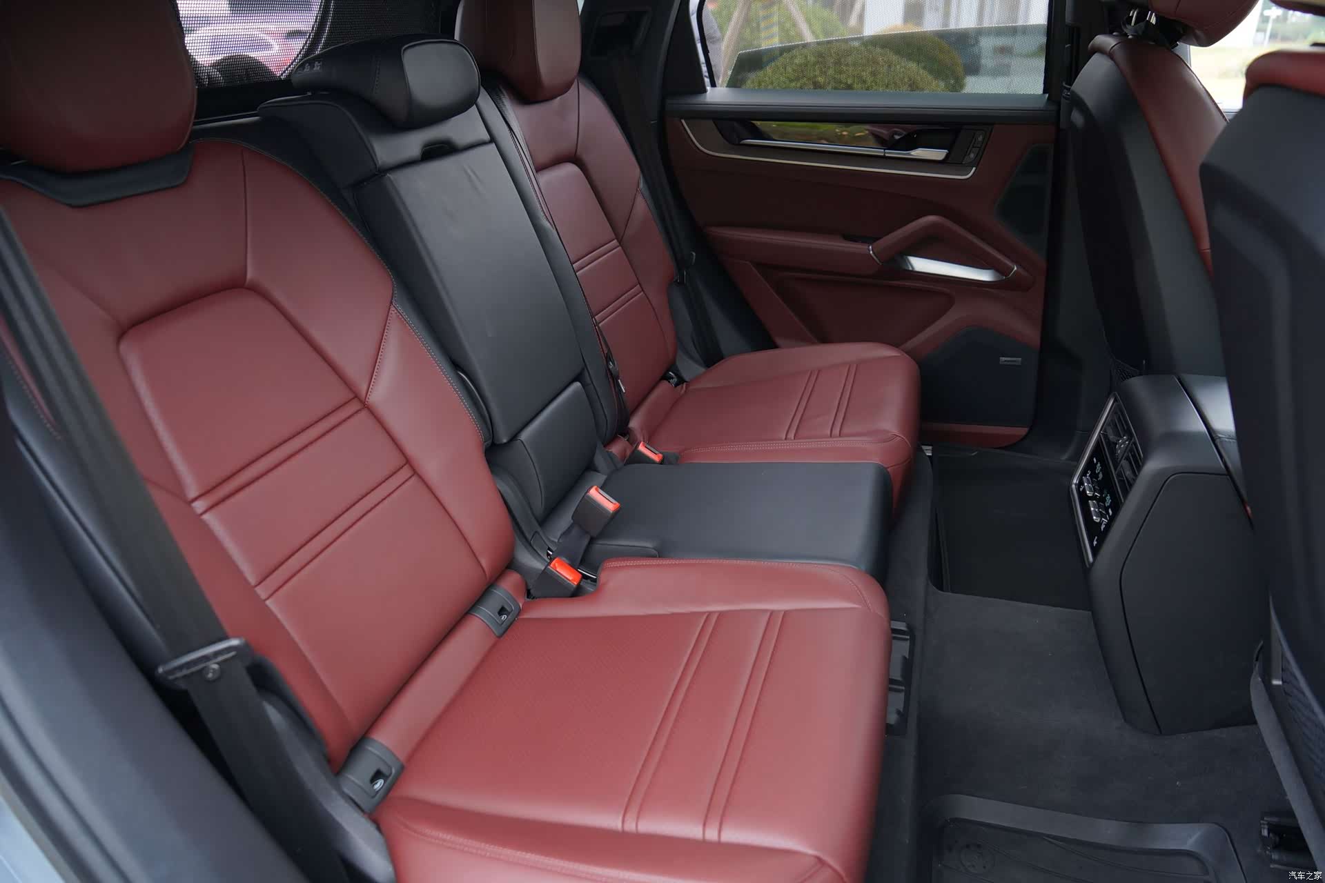 Porsche Cayenne, 2025 4