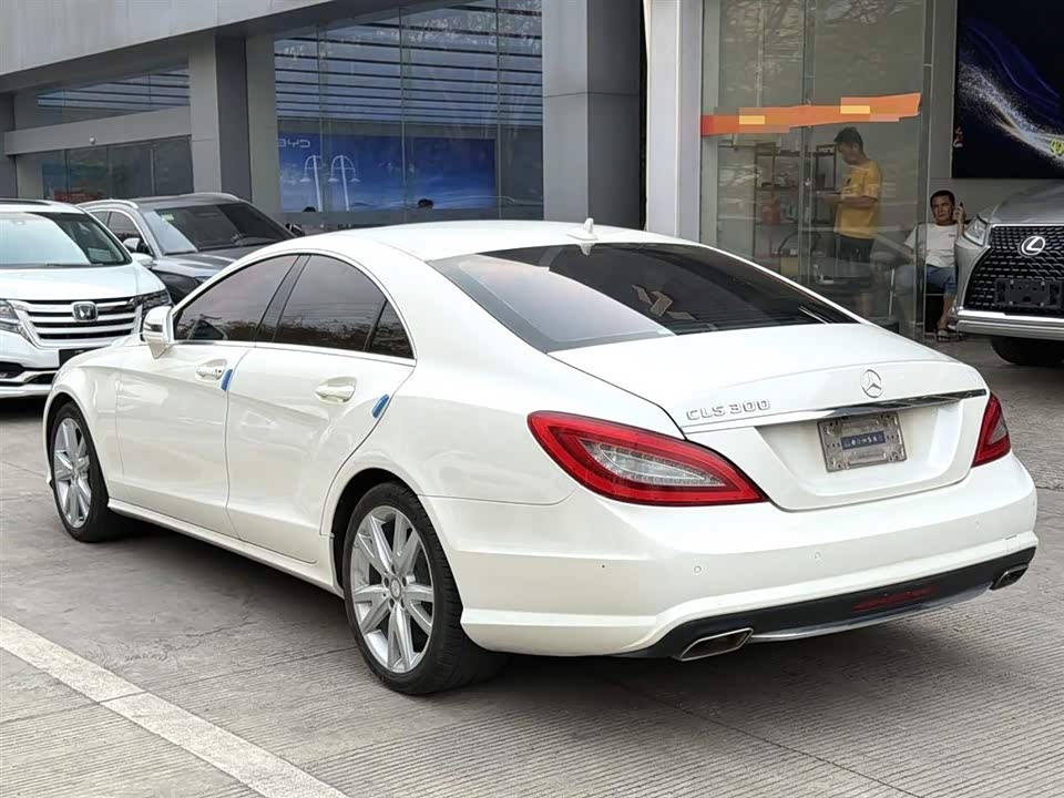 Mercedes-Benz CLS Mercedes-Benz CLS