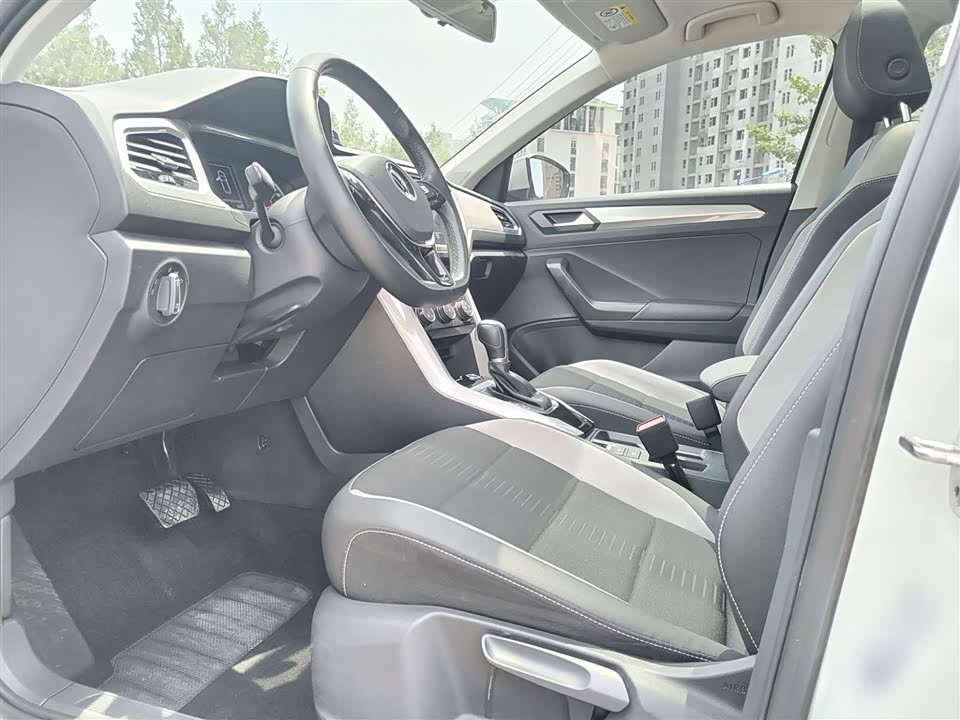 Volkswagen T-ROC exploring Songs