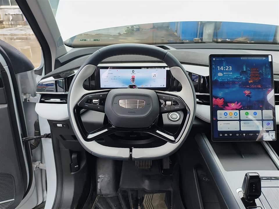 Geely Atlas L