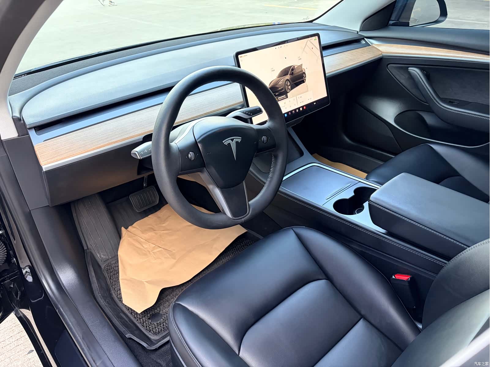 Tesla Model 3, 2023 11
