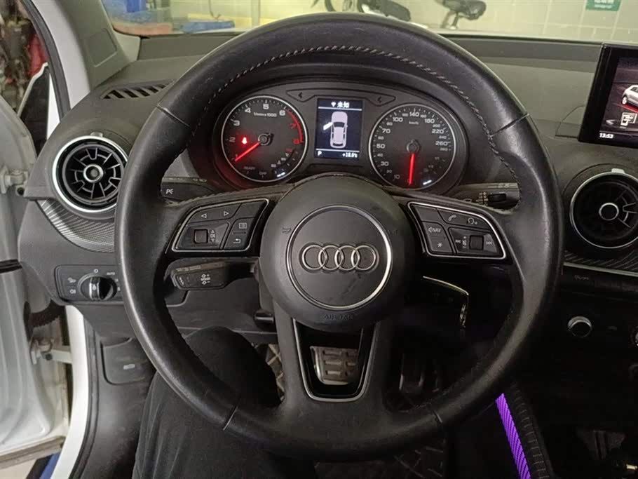 Audi Q2L