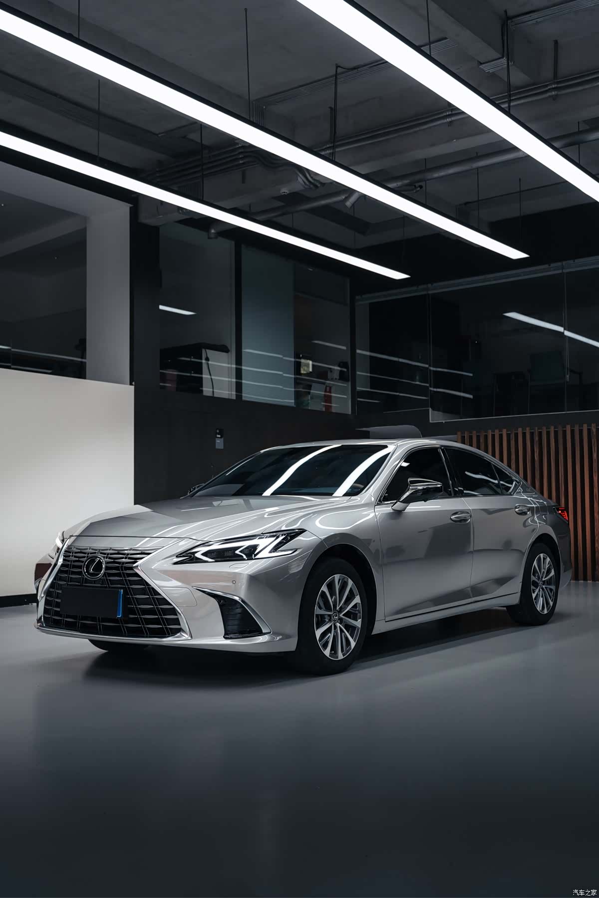 Lexus ES, 2025 1