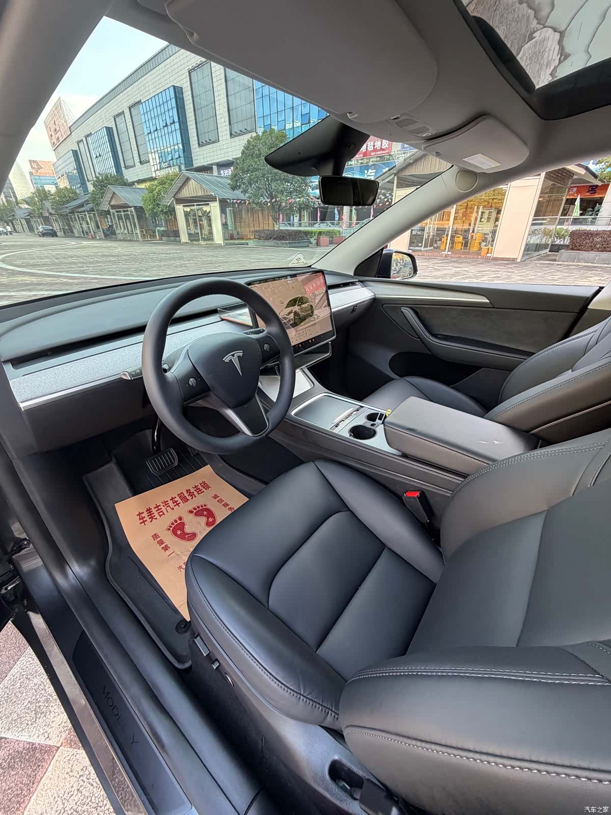 Tesla Model Y, 2024 6