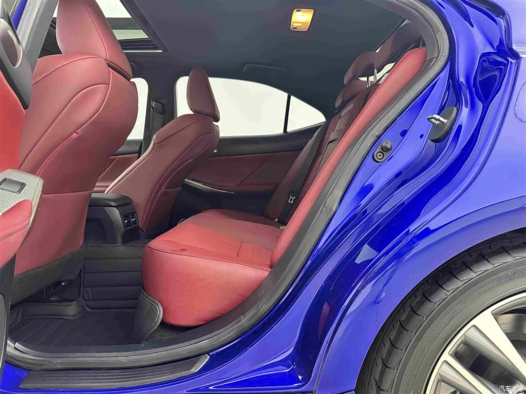 Lexus IS, 2019 7