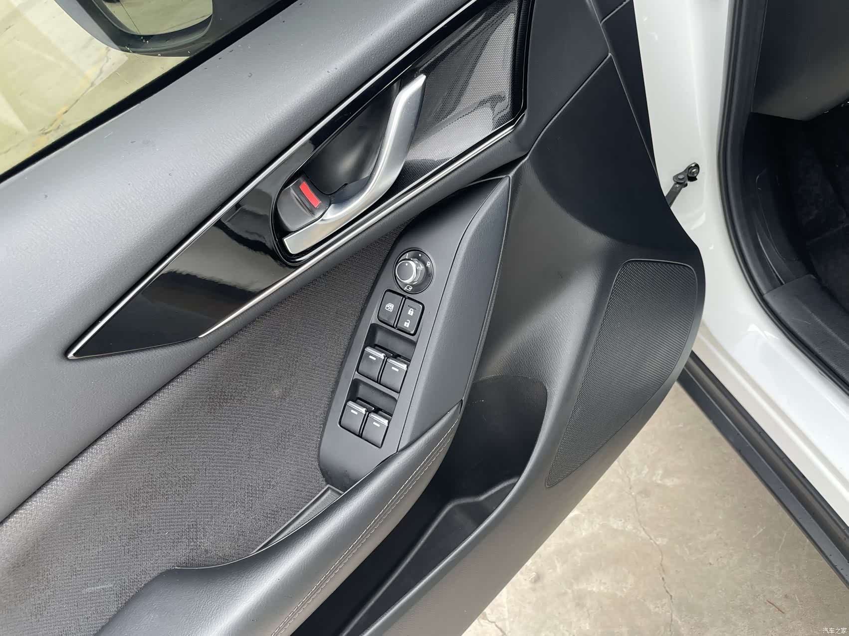 Mazda CX-4, 2023 14