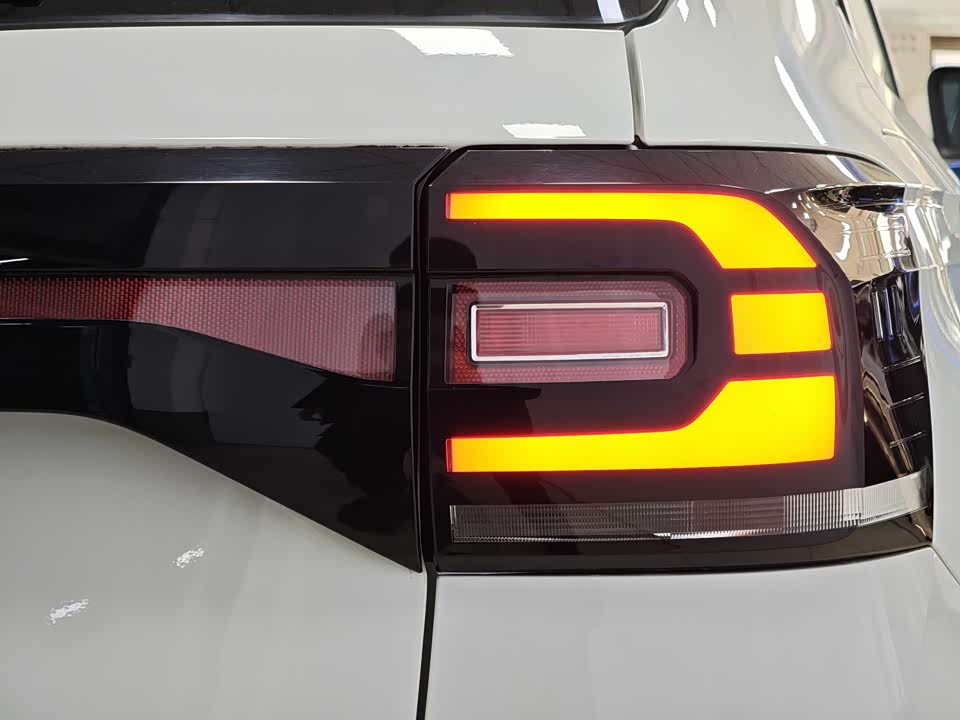 Volkswagen Exploring the shadow