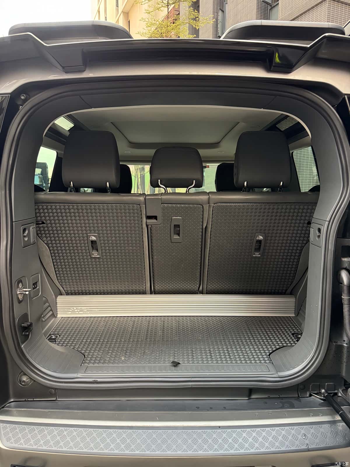Land Rover Defender, 2021 15