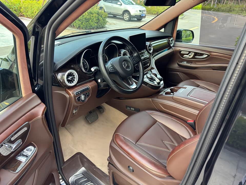 Mercedes-Benz V-class