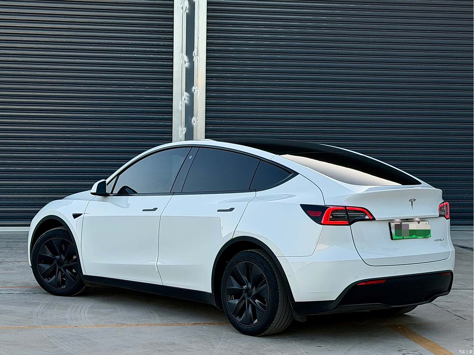 Tesla Model Y, 2023 4