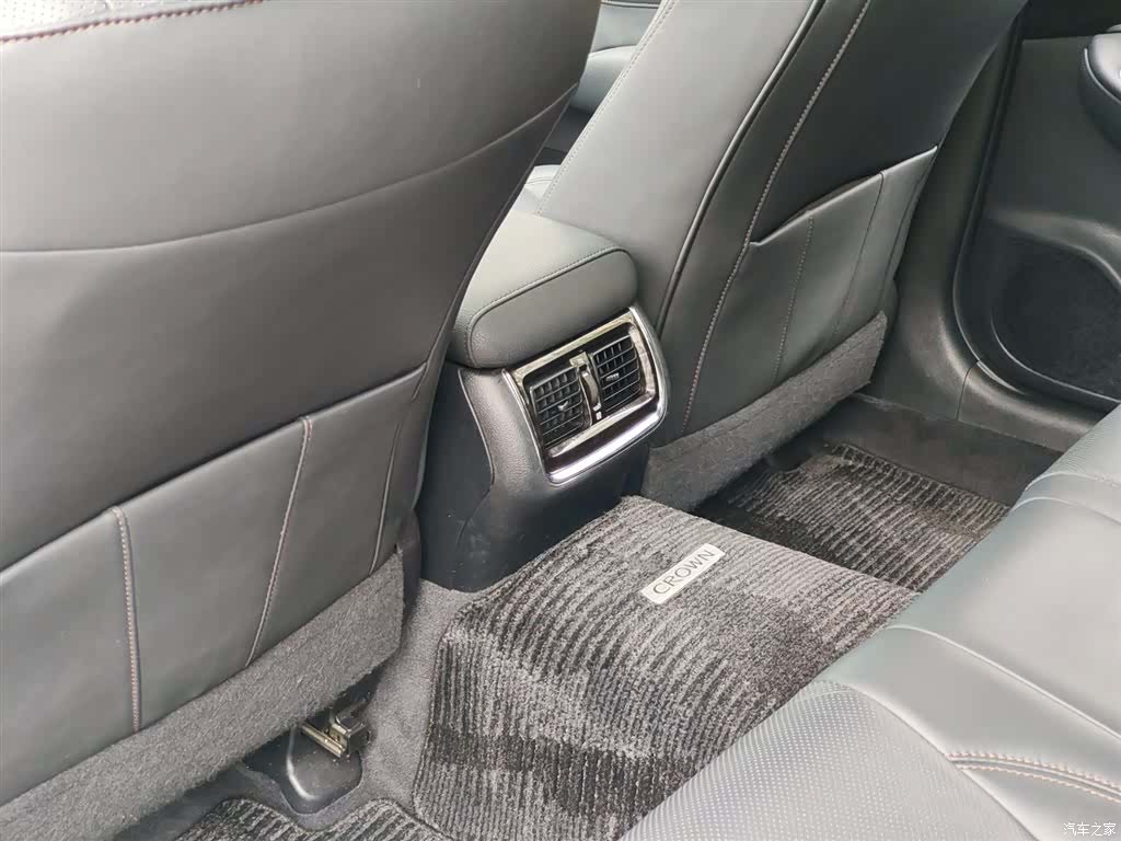 Toyota Crown, 2016 9