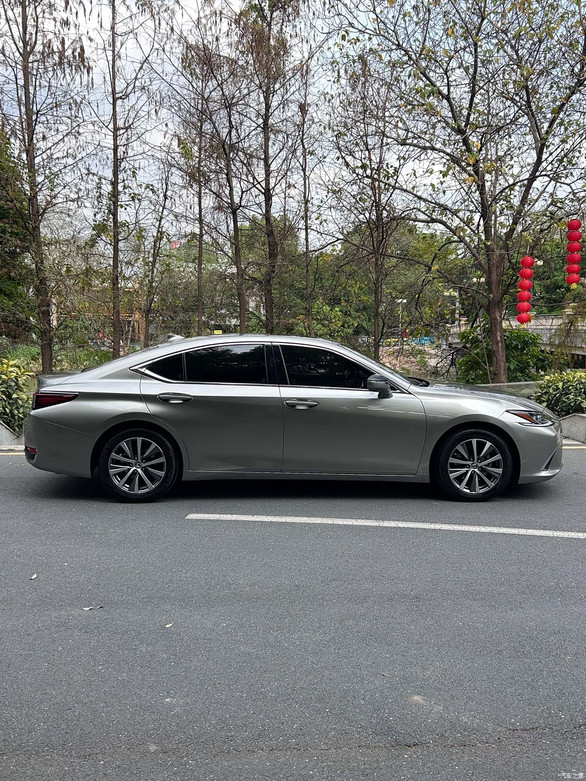 Lexus ES, 2020 3