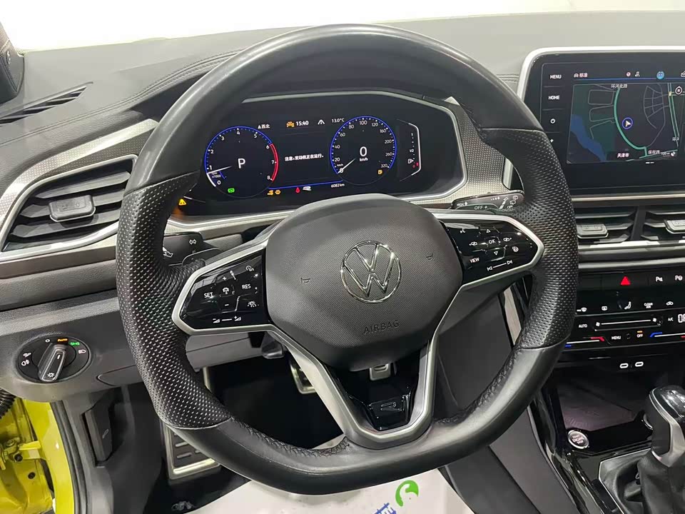 Volkswagen T-ROC exploring Songs