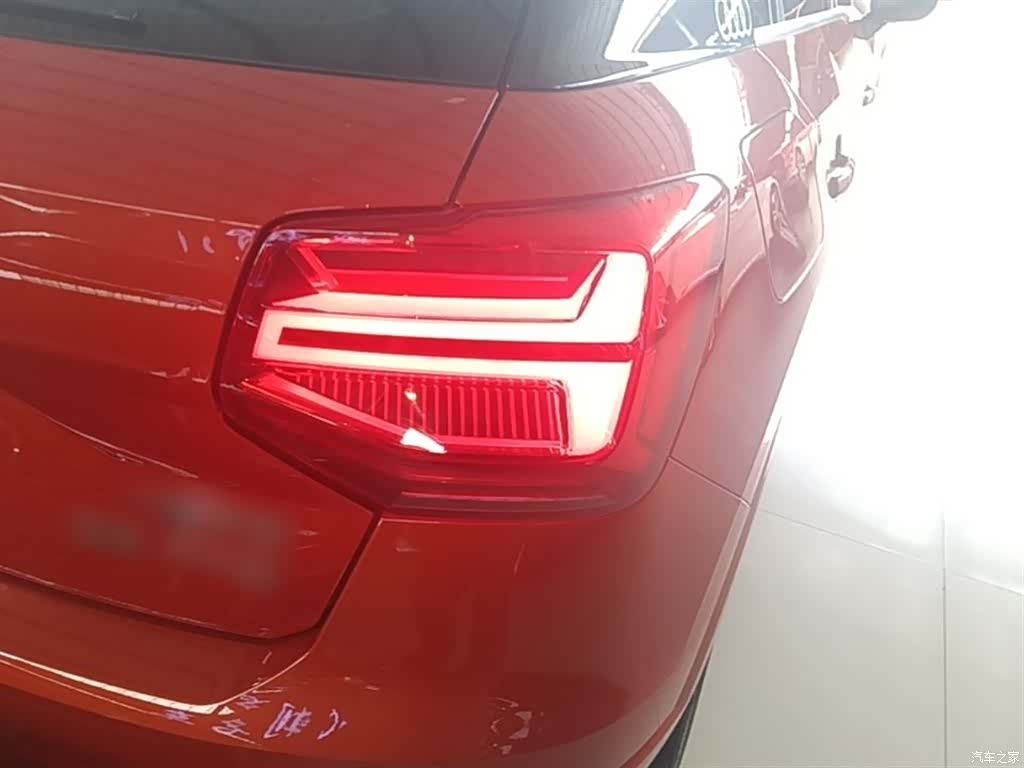 Audi Q2L, 2020 8