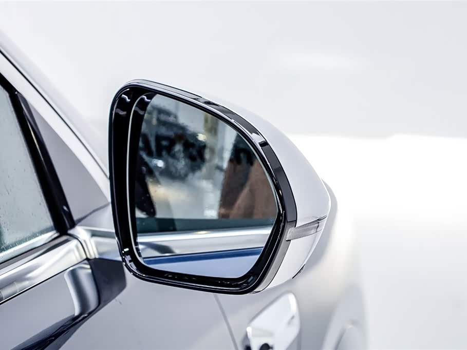 AITO Ask the world M8