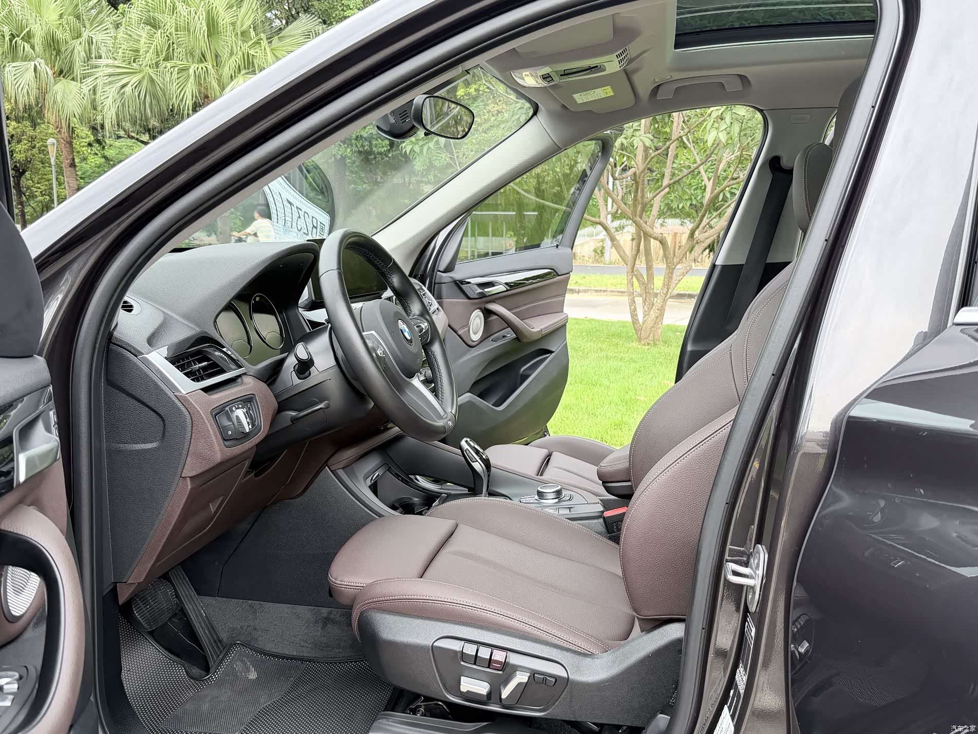 BMW X1, 2022 все фото