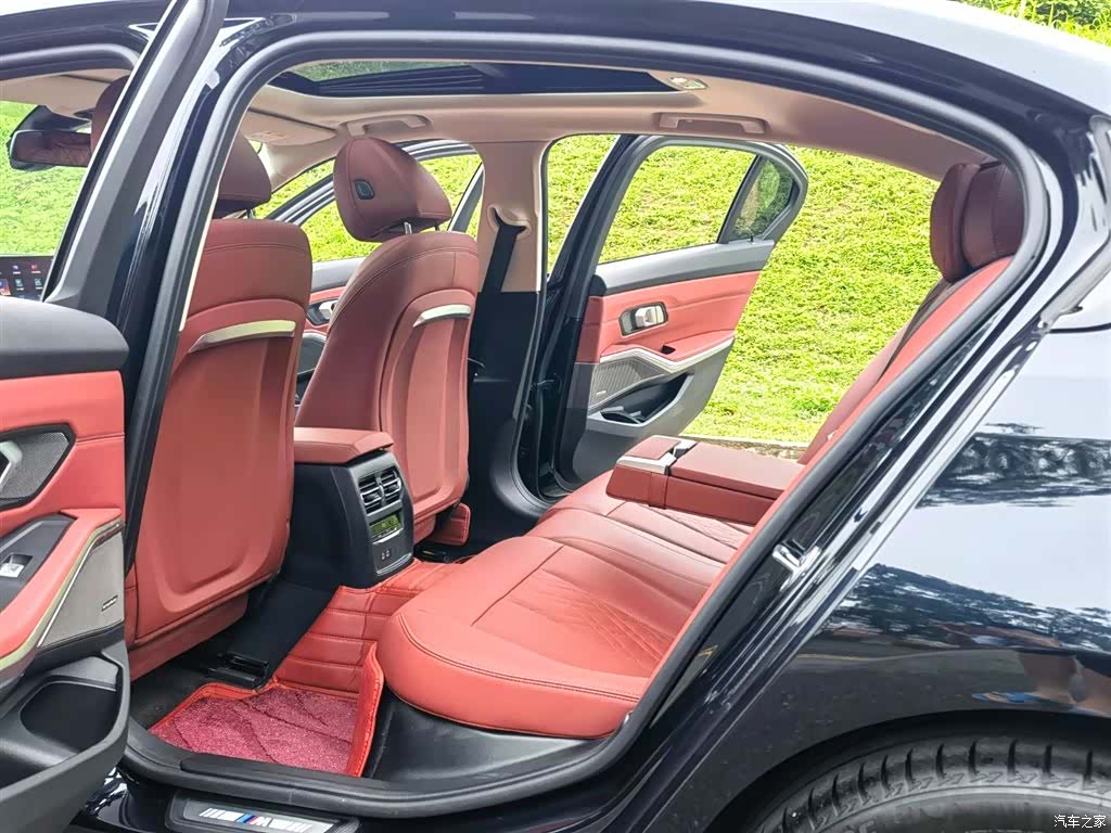 BMW 3 Series, 2024 10