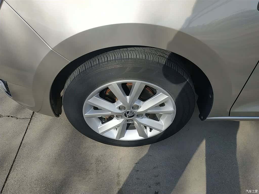 Skoda Rapid, 2015 23