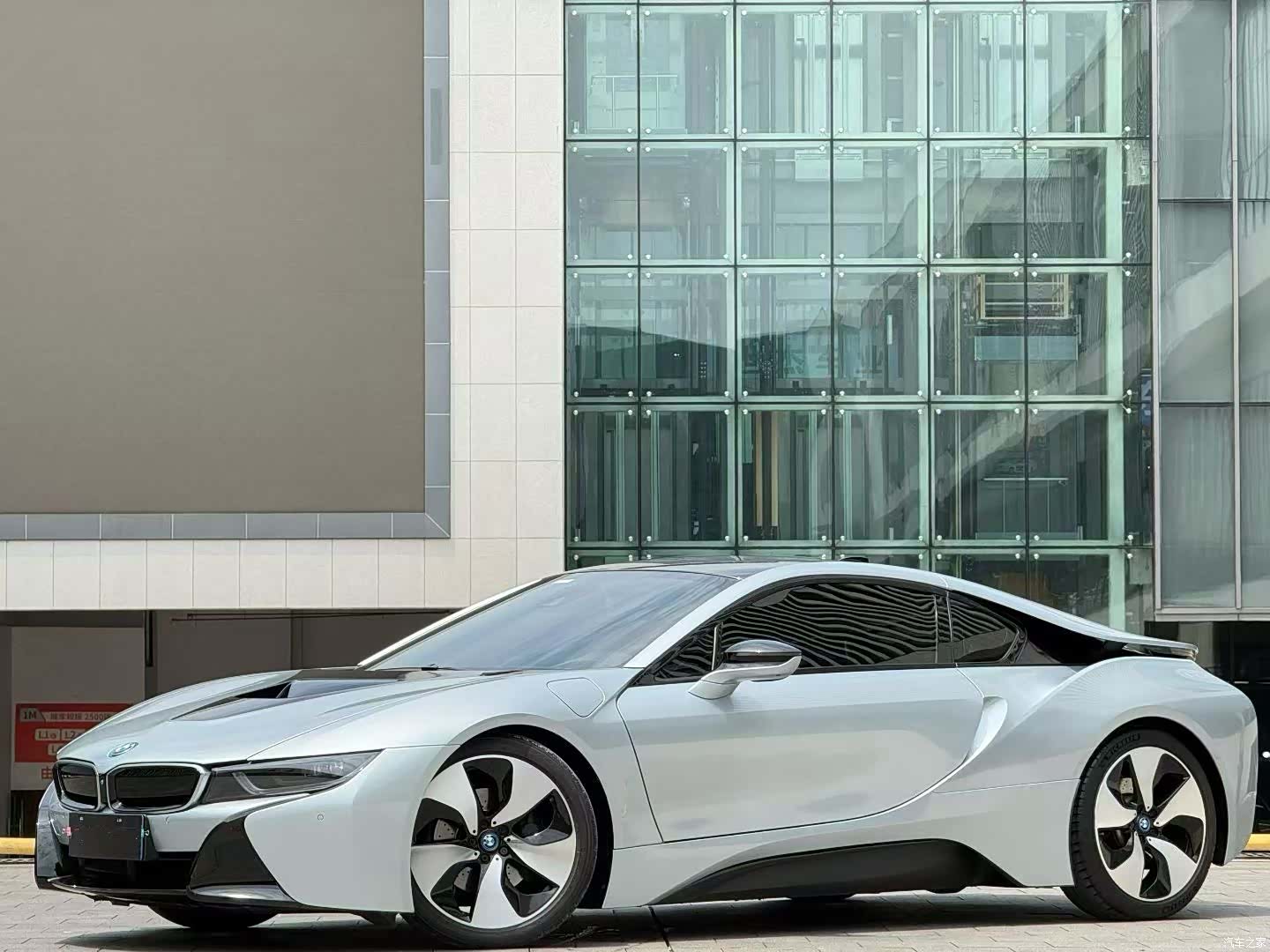 BMW i8, 2016 1