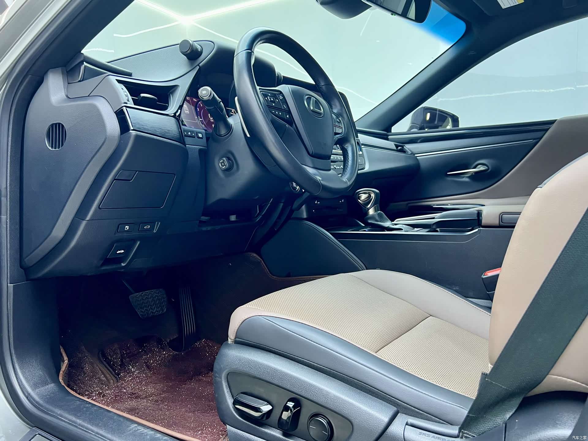 Lexus ES, 2022 21