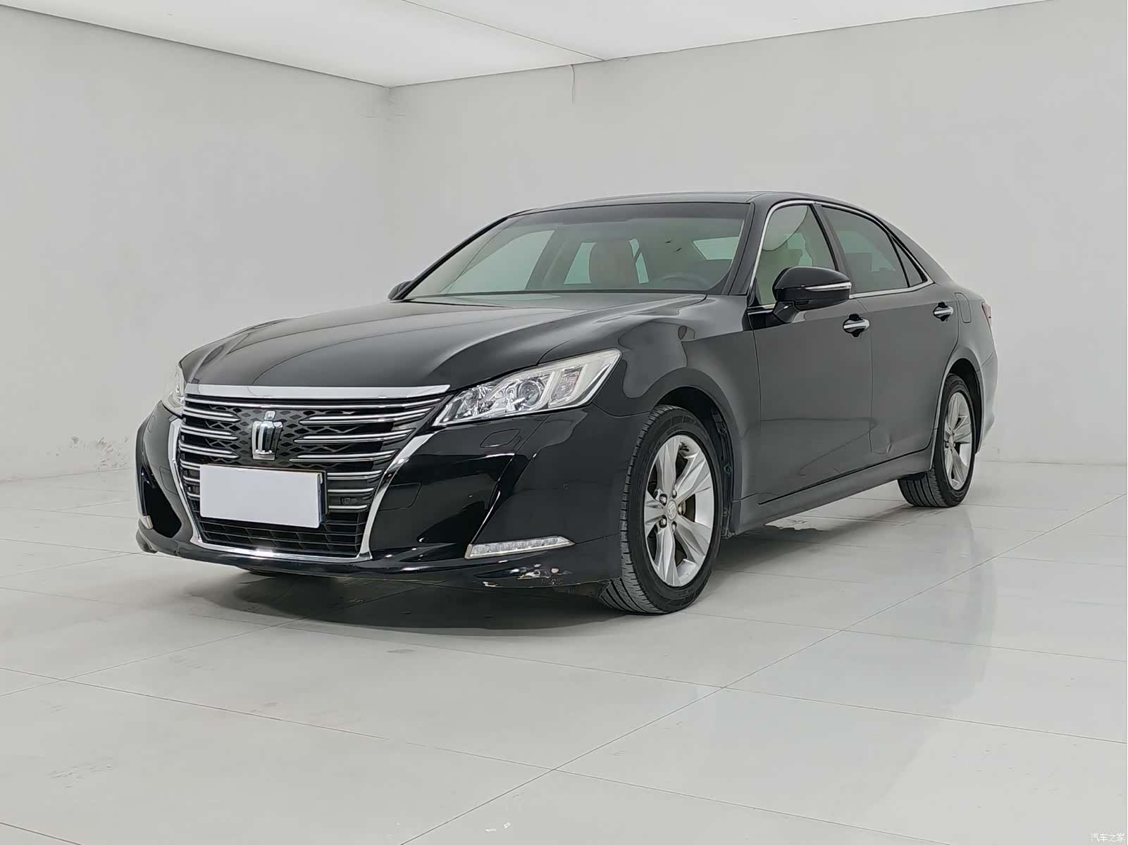 Toyota Crown, 2016 1