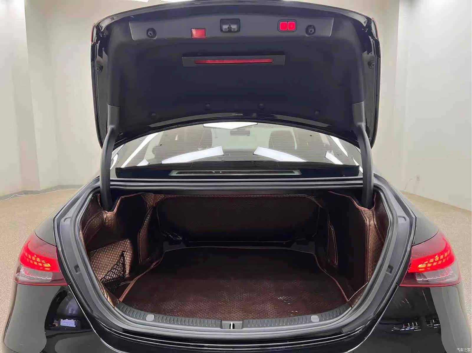 Mercedes-Benz E-Class, 2022 25
