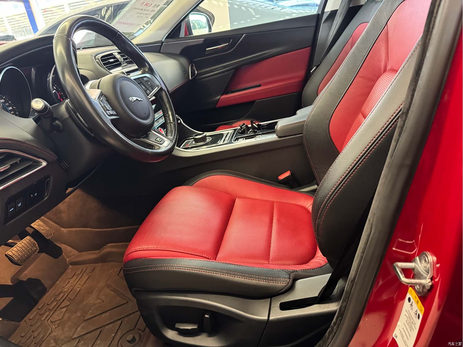 Jaguar XE, 2017 6