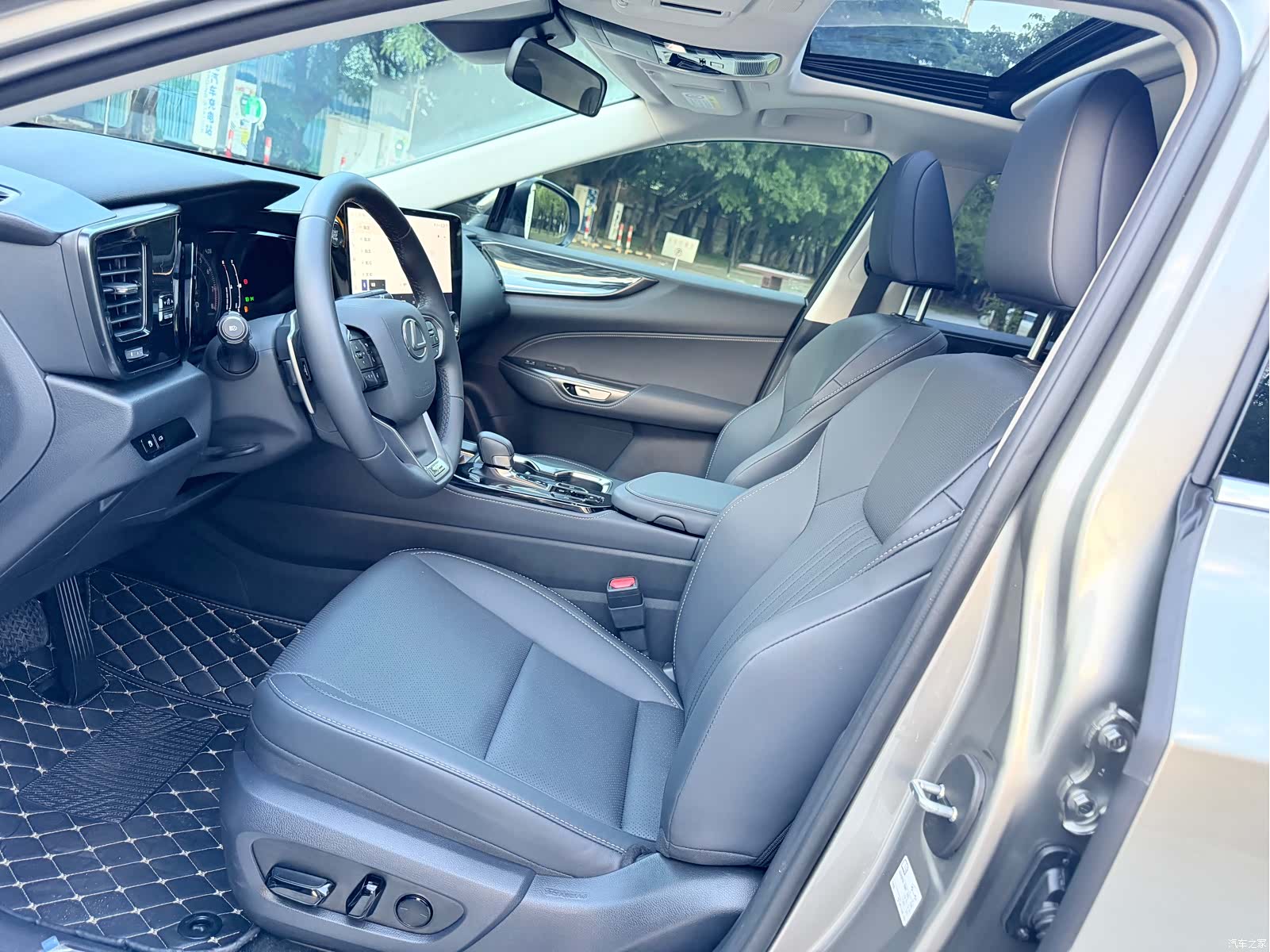 Lexus NX, 2025 9
