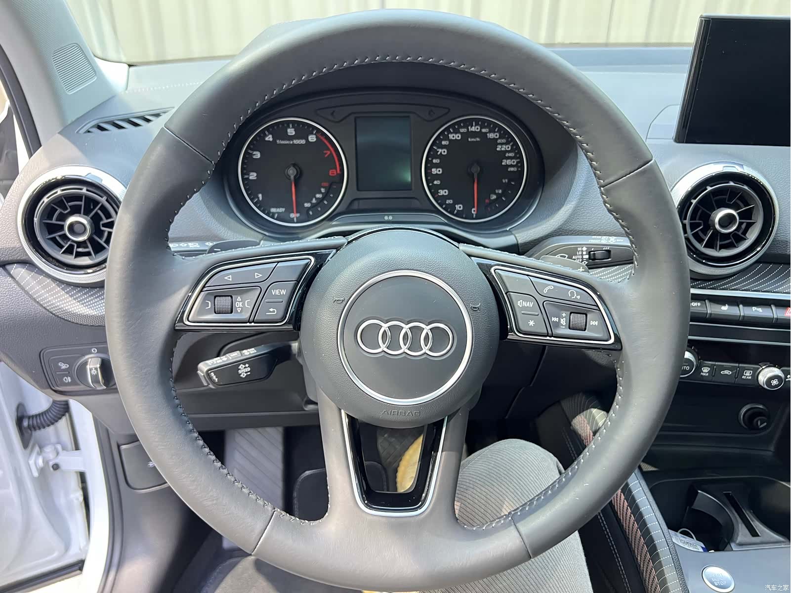 Audi Q2L, 2022 11