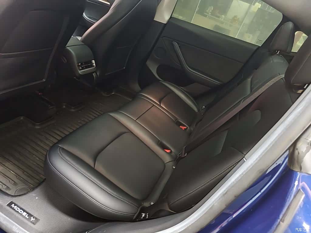 Tesla Model Y, 2023 17