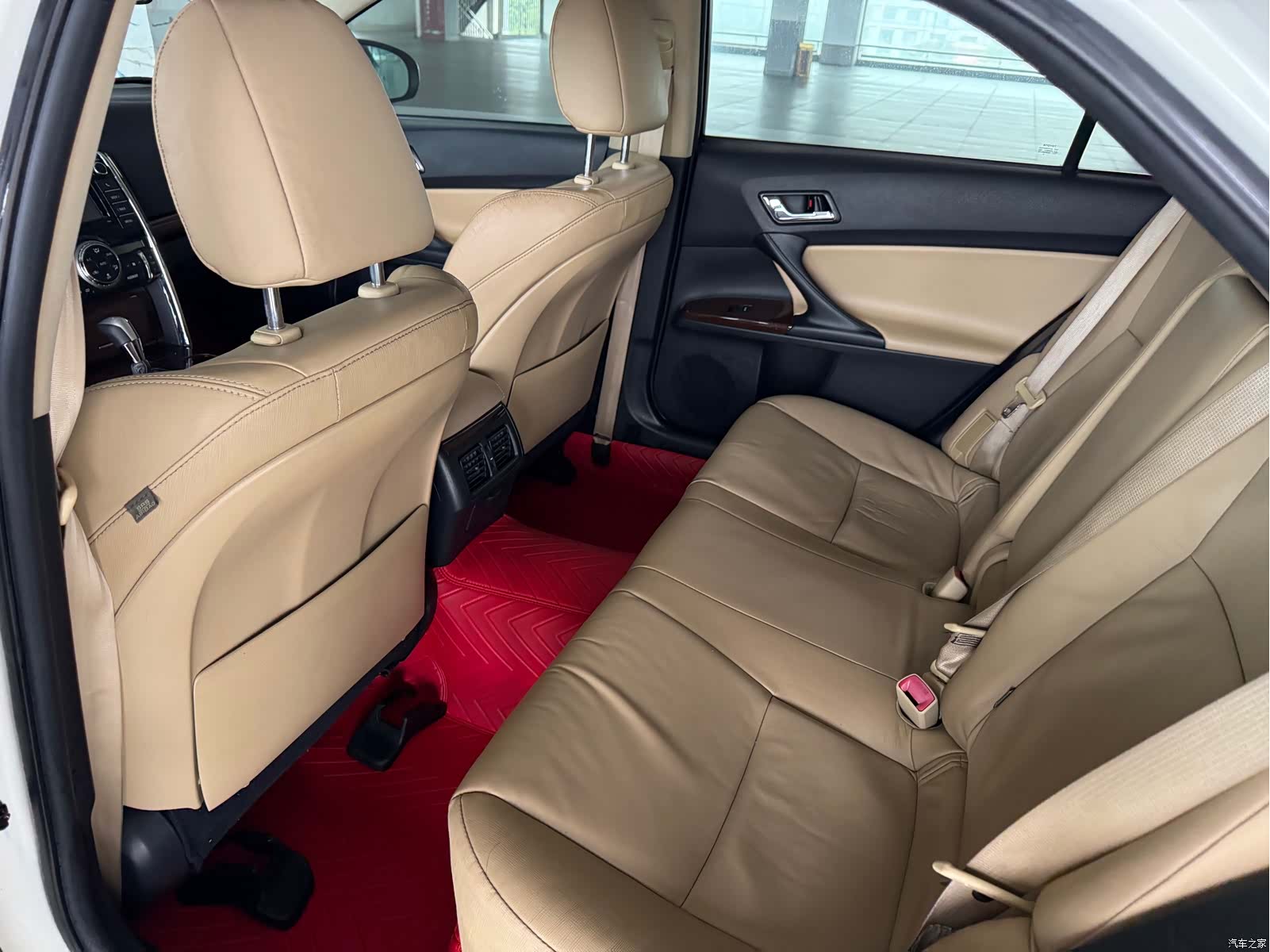 Toyota 2.5V, 2015 7