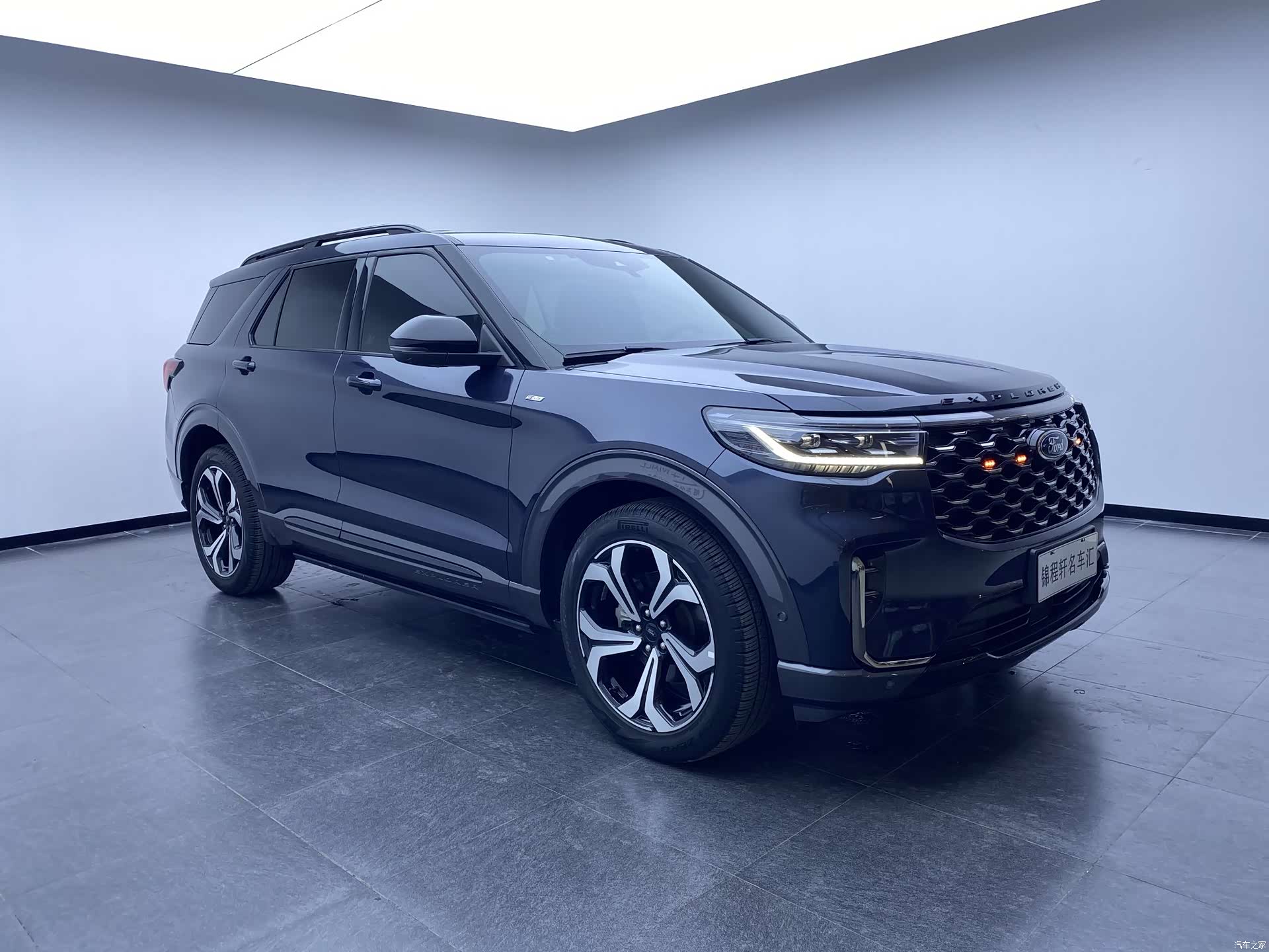 Ford Explorer, 2023 3