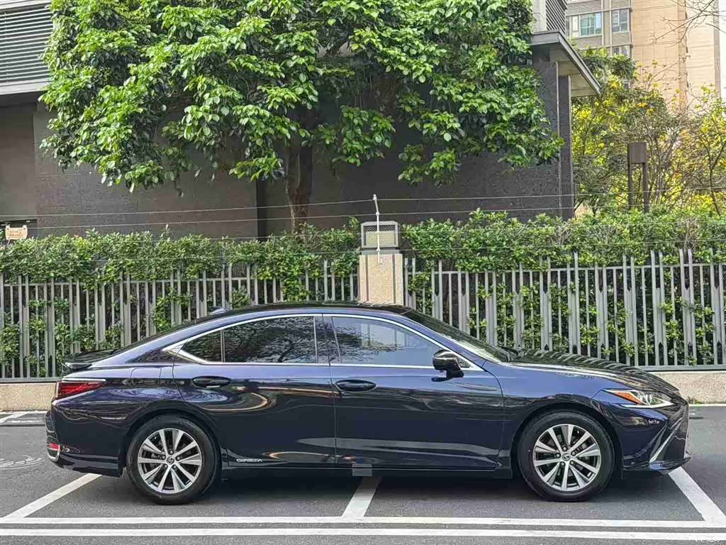 Lexus ES, 2019 4