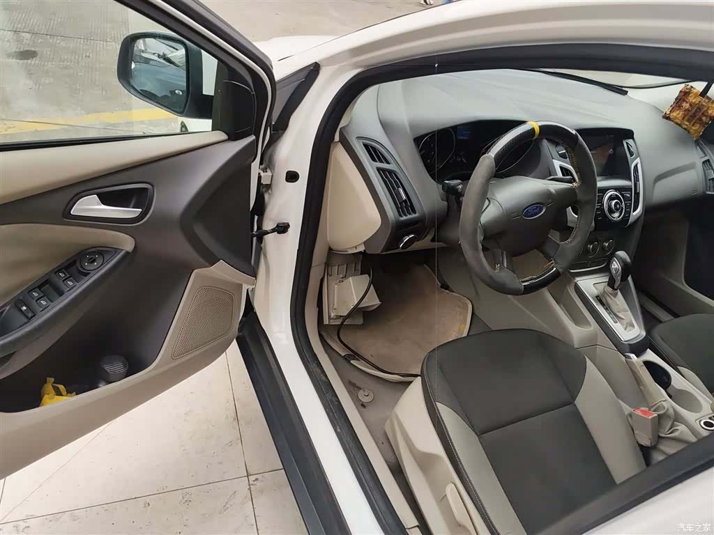 Ford Focus, 2015 12
