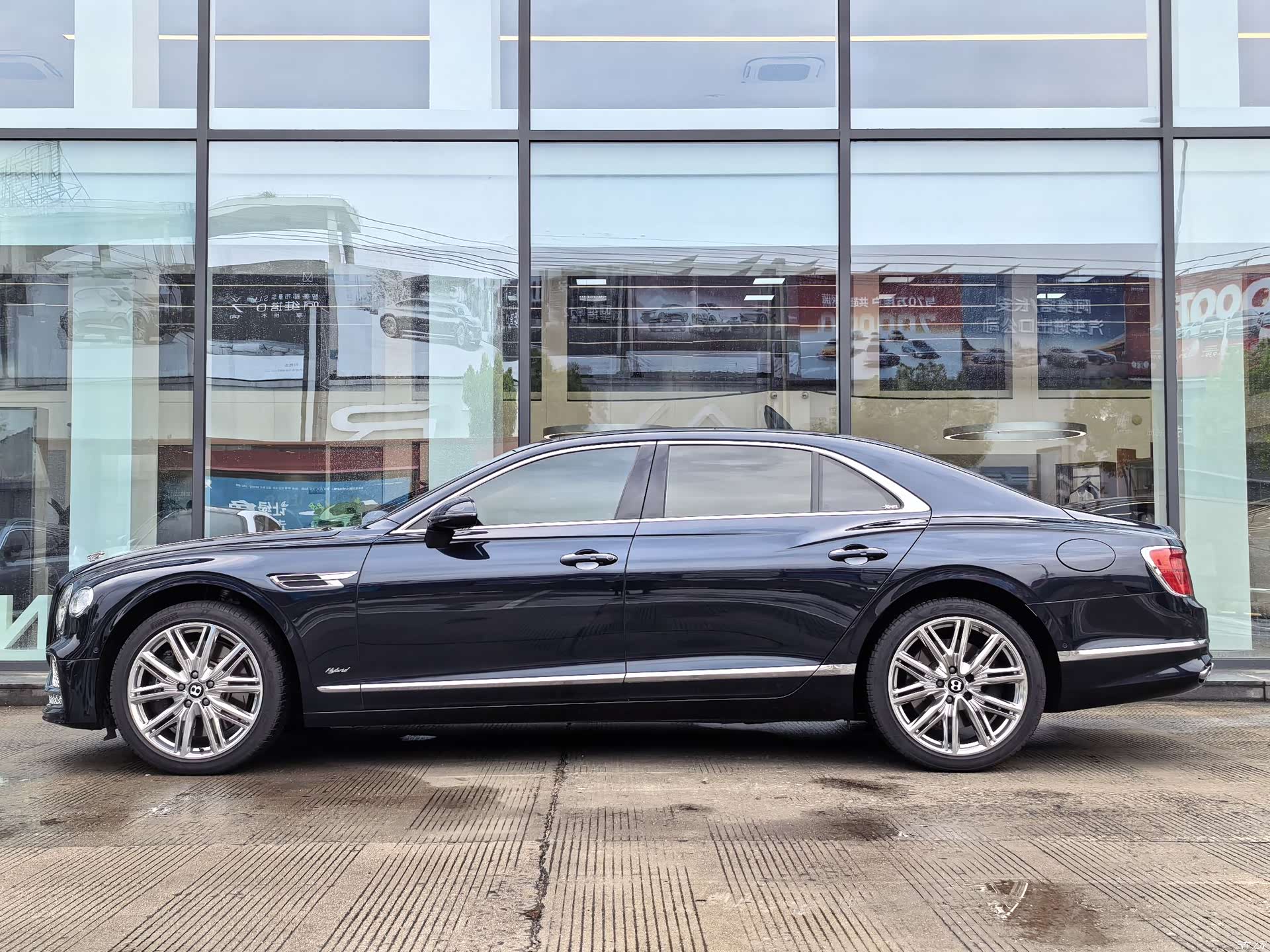 Bentley Flying Spur, 2022 3