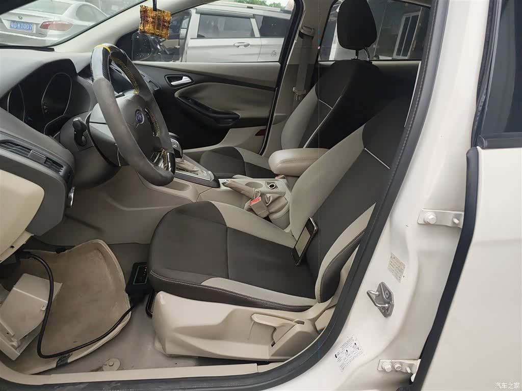 Ford Focus, 2015 11